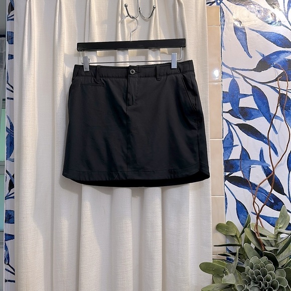 Women’s Black Under Armour 100% Polyester Golf Skort Size 6 - Picture 1 of 6